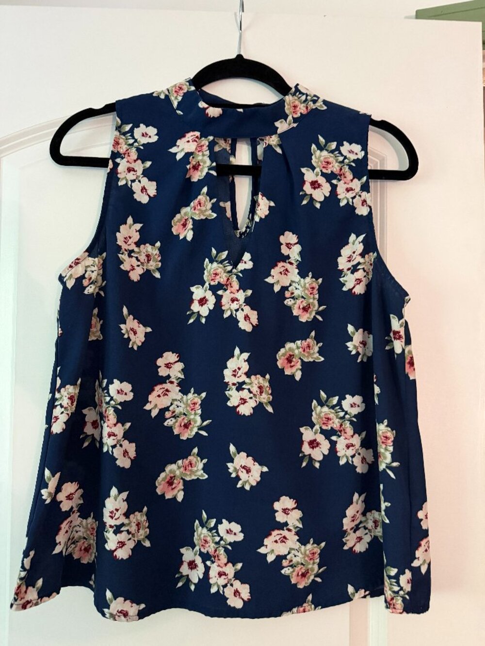 High neck floral keyhole sleeveless top (M)